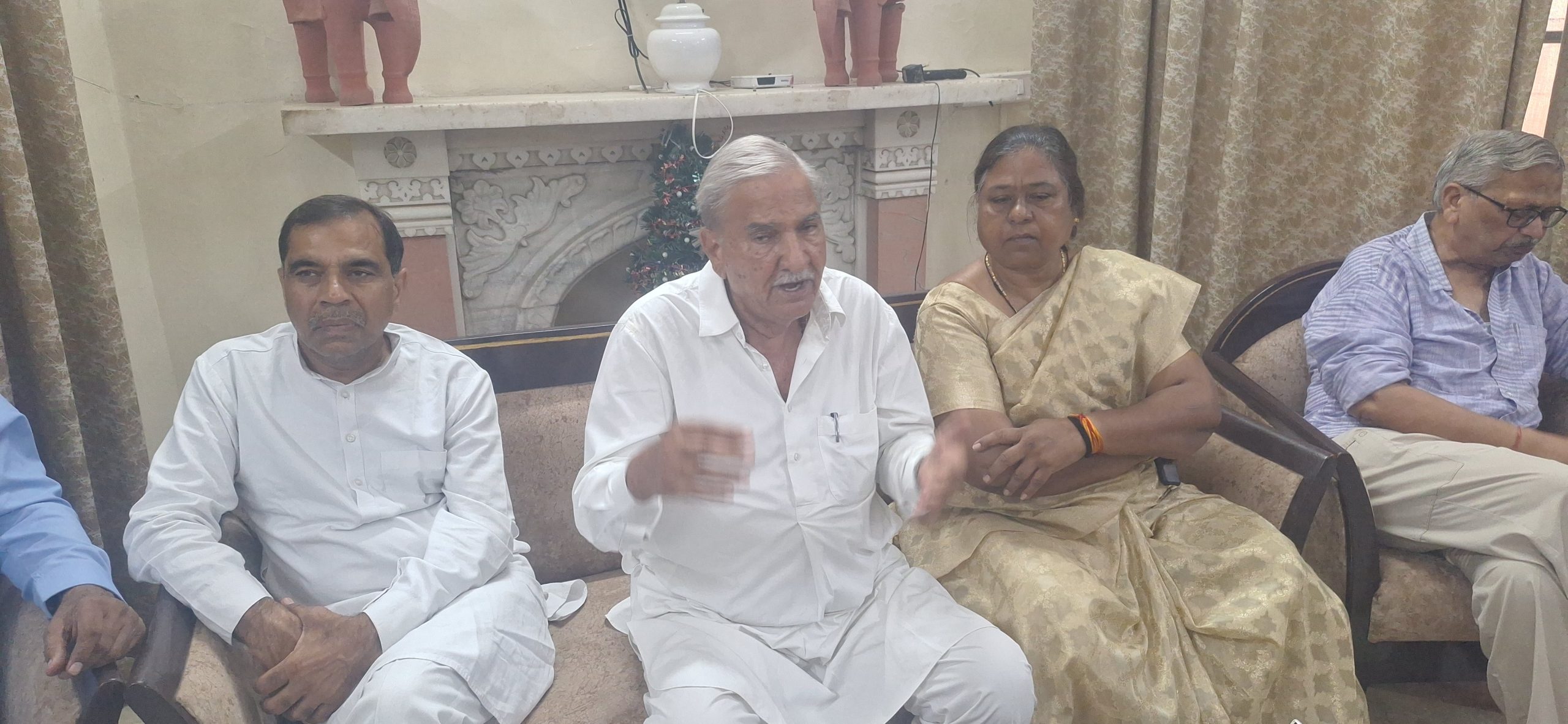 राज्य सरकार की हठधर्मिता के खिलाफ 24 अगस्त को अजमेर में श्वेत क्रांति सहकार महाकुंभ” “गहलोत, पायलट, रंधावा, डोटासरा, जूली करेंगे शिरकत किसानों पर सरकार की उपेक्षा से दोहरी मार”