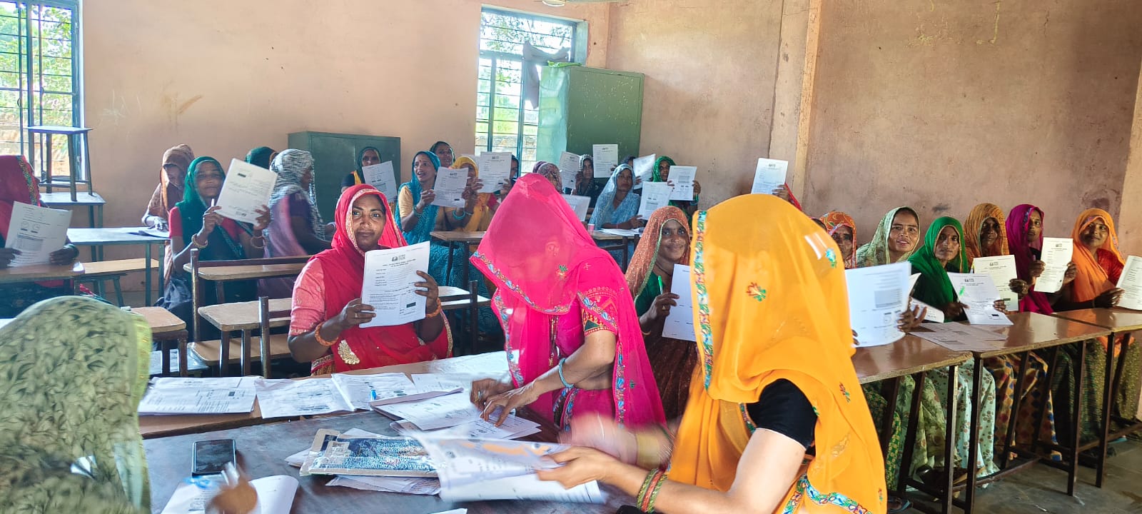 नरेगा आखर बना सहारा…दूर हो रहा अज्ञानता का अंधियारा – मुख्यमंत्री श्री भजनलाल शर्मा की प्रेरणा से जयपुर जिला प्रशासन का एक और विनम्र प्रयास,मनरेगा श्रमिक ‘अंगूठे को दिखा रहे अंगूठा’ –