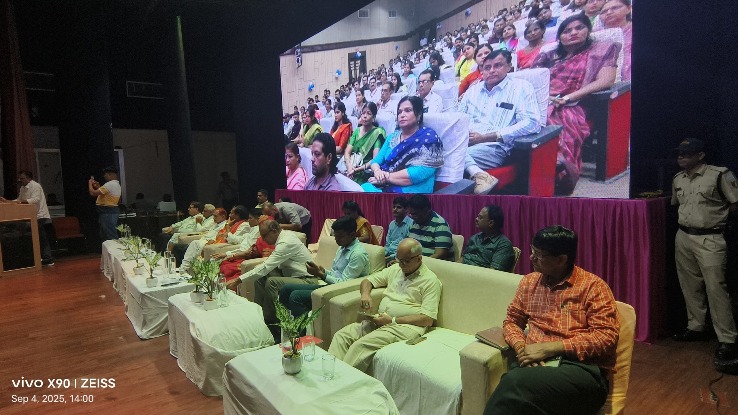 शिक्षक सम्मान समारोह में 40 शिक्षकों को किया गया सम्मानित