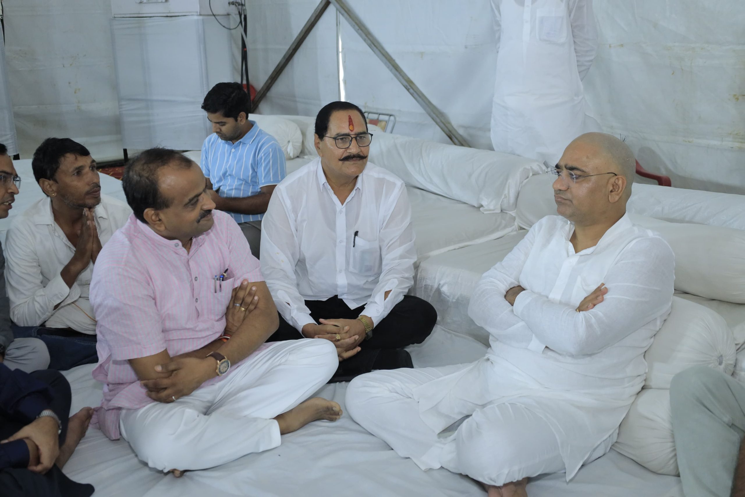 मंत्री रावत के पिता की मुहामी निवास पर नियमित श्रद्धांजलि बैठक, हजारों ने दी श्रद्धांजलि