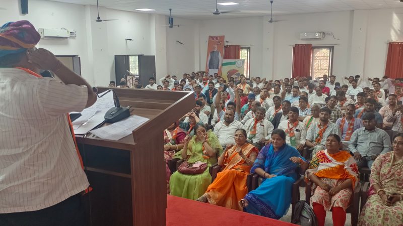 भाजपा अजमेर देहात की सेवा पखवाड़ा कार्यशाला का आयोजन भारतीय जनता पार्टी अजमेर देहात कार्यालय पर रखा गयामुख्य वक्ता के रूप में राजस्थान सरकार के सहकारिता मंत्री गौतम दक ने कहा कि यह