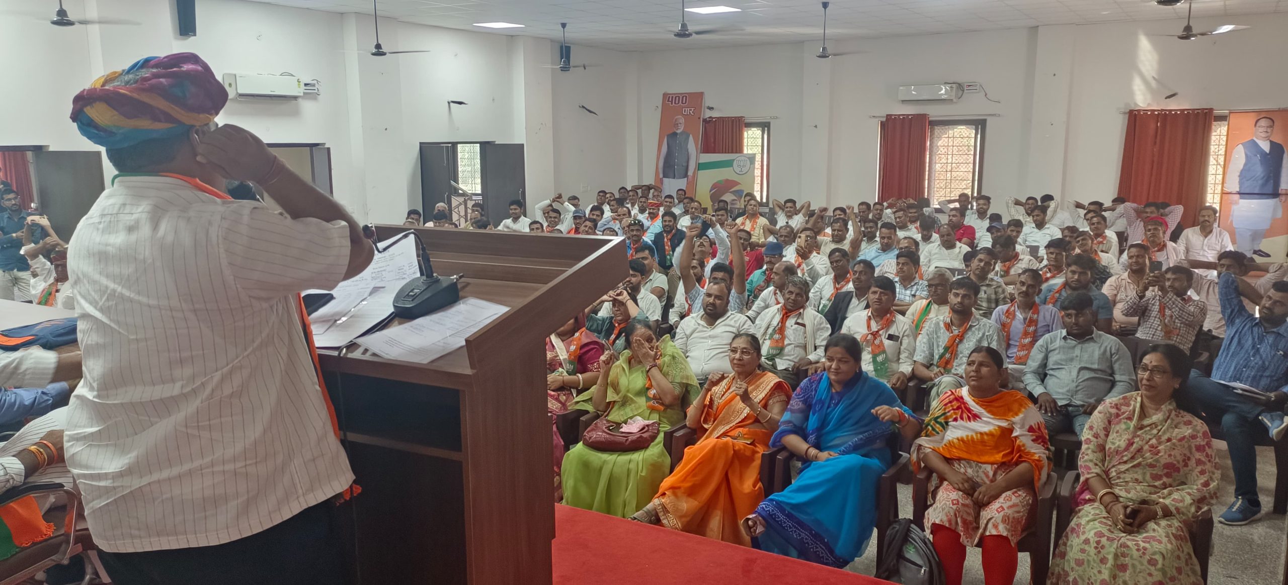 भाजपा अजमेर देहात की सेवा पखवाड़ा कार्यशाला का आयोजन भारतीय जनता पार्टी अजमेर देहात कार्यालय पर रखा गयामुख्य वक्ता के रूप में राजस्थान सरकार के सहकारिता मंत्री गौतम दक ने कहा कि यह