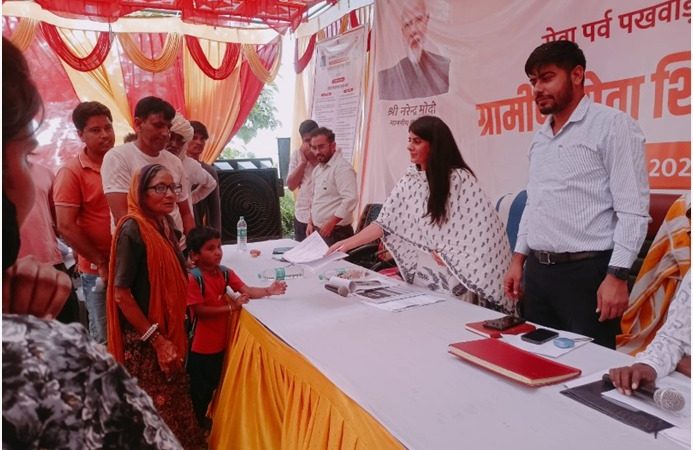 किशोर को मिला शिविर में पालनहार योजना का लाभराज्य सरकार द्वारा आयोजित सेवा पर्व पखवाड़ा के तहत ग्राम पंचायत राममालिया प्रार्थीया श्रीमती सन्तोक देवी शिविर प्रभारी के समक्ष उपस्थित होकर बताया कि राजू खारोल के पिता गोरधन खारोल का 7 वर्ष पूर्व ही निधन हो गया और उसकी माता नाता विवाह