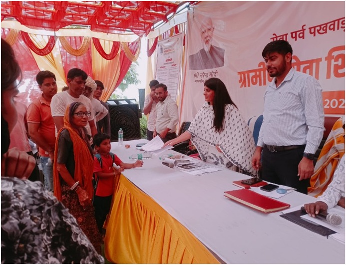 किशोर को मिला शिविर में पालनहार योजना का लाभराज्य सरकार द्वारा आयोजित सेवा पर्व पखवाड़ा के तहत ग्राम पंचायत राममालिया प्रार्थीया श्रीमती सन्तोक देवी शिविर प्रभारी के समक्ष उपस्थित होकर बताया कि राजू खारोल के पिता गोरधन खारोल का 7 वर्ष पूर्व ही निधन हो गया और उसकी माता नाता विवाह