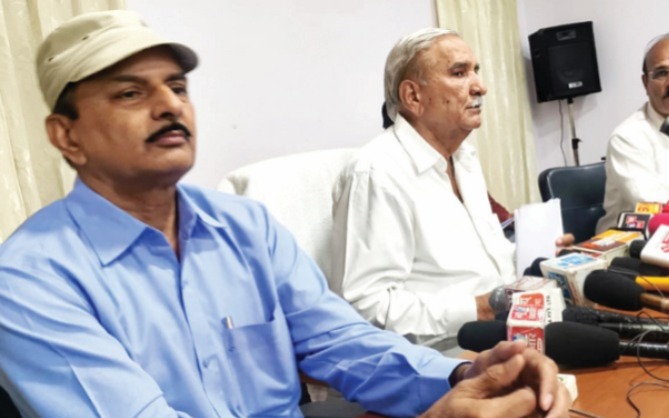 डेयरी की आम सभा 14 नवम्बर को – पाशुपालको को मिली दीपावली की सौगात खरीद मुल्य मे हुई बढोतरी,आगामी 1 नवम्बर से पशुपालकों के दूध का खरीद मूल्य 10 रूपये किलो प्रति फैट, सचिवों का वेतनमान न्यूनतम 1000 एवं अधिकतम 25,000 रूपये, सरस धी के टीन पर 600 रू किये कम