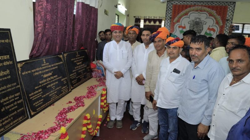 जल संसाधन मंत्री एवं पुष्कर विधायक सुरेश सिंह रावत ने आज ग्राम पंचायत तबीजी और सराधना में आयोजित ग्रामीण सेवा शिविरों का निरीक्षण किया। इस दौरान उन्होंने ग्रामीणों से सीधा संवाद कर उनकी समस्याओं और जरूरतों की जानकारी ली।