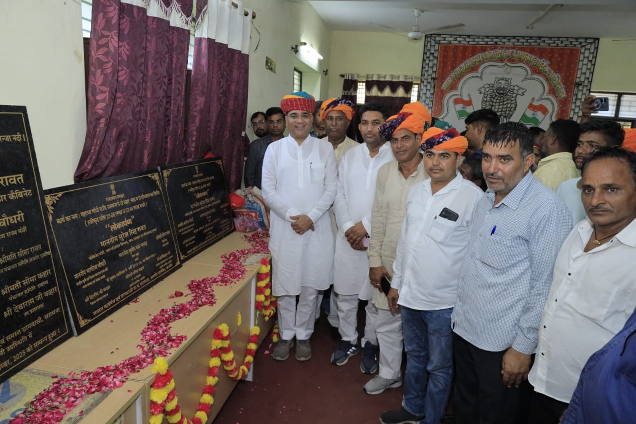 जल संसाधन मंत्री एवं पुष्कर विधायक सुरेश सिंह रावत ने आज ग्राम पंचायत तबीजी और सराधना में आयोजित ग्रामीण सेवा शिविरों का निरीक्षण किया। इस दौरान उन्होंने ग्रामीणों से सीधा संवाद कर उनकी समस्याओं और जरूरतों की जानकारी ली।