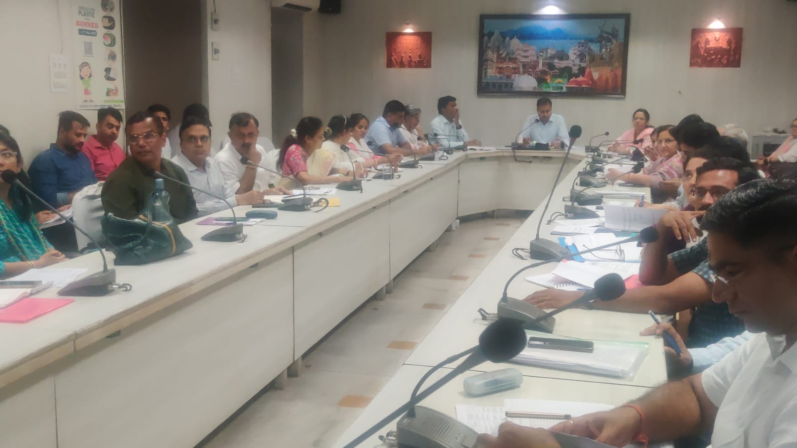 जिला कलक्टर ने साप्ताहिक समीक्षा बैठक में दिए सेवा शिविरों की प्रभावी क्रियान्विति एवं योजनाओं की प्रगति बढ़ाने के निर्देश