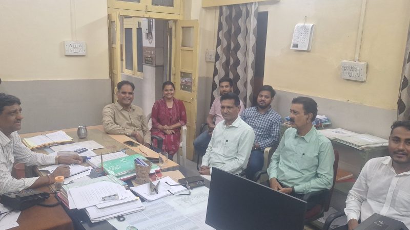 अजमेर. प्रदेश भर के राजकीय कार्यलयो मे कार्यरत निजी सहायक संवर्ग का एक महा संगम सम्मेलन आगामी 21 सितम्बर को प्रात 10 बजे जयपुर के बिडला आँडिटोरियम स्टेच्यु सर्किल जयपुर मे आयैजित होगा संवर्ग के अजमेर जिला अध्यक्ष भानु प्रकाश जोशी ने बताया की