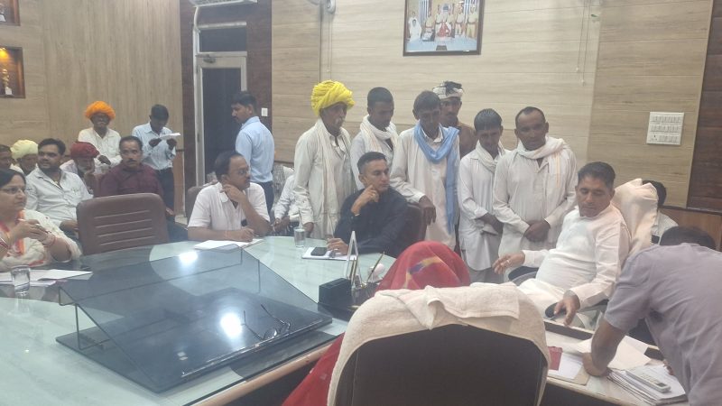 जिला परिषद मे आयोजित जनसुनवाई मे हाथीखेडा मे फर्जी पट्टे काटे जाने की शिकायत जिला प्रमुख ने लिया गंभीरता से जांच कमेटी गठित