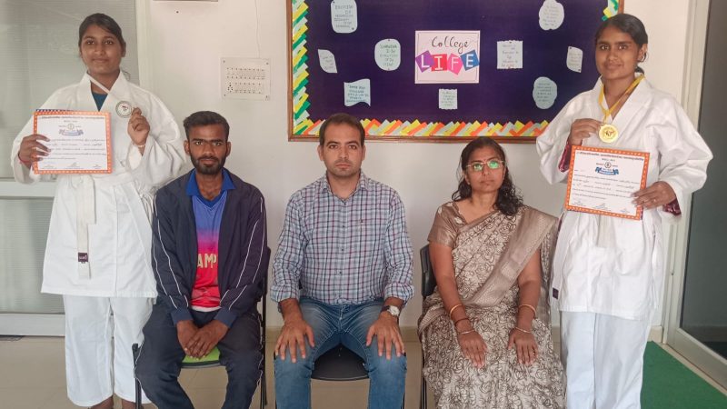 हुकुमचंद पब्लिक स्कूल की छात्राओं ने जिला स्तरीय कराटे चैंपियनशिप में किया शानदार प्रदर्शन