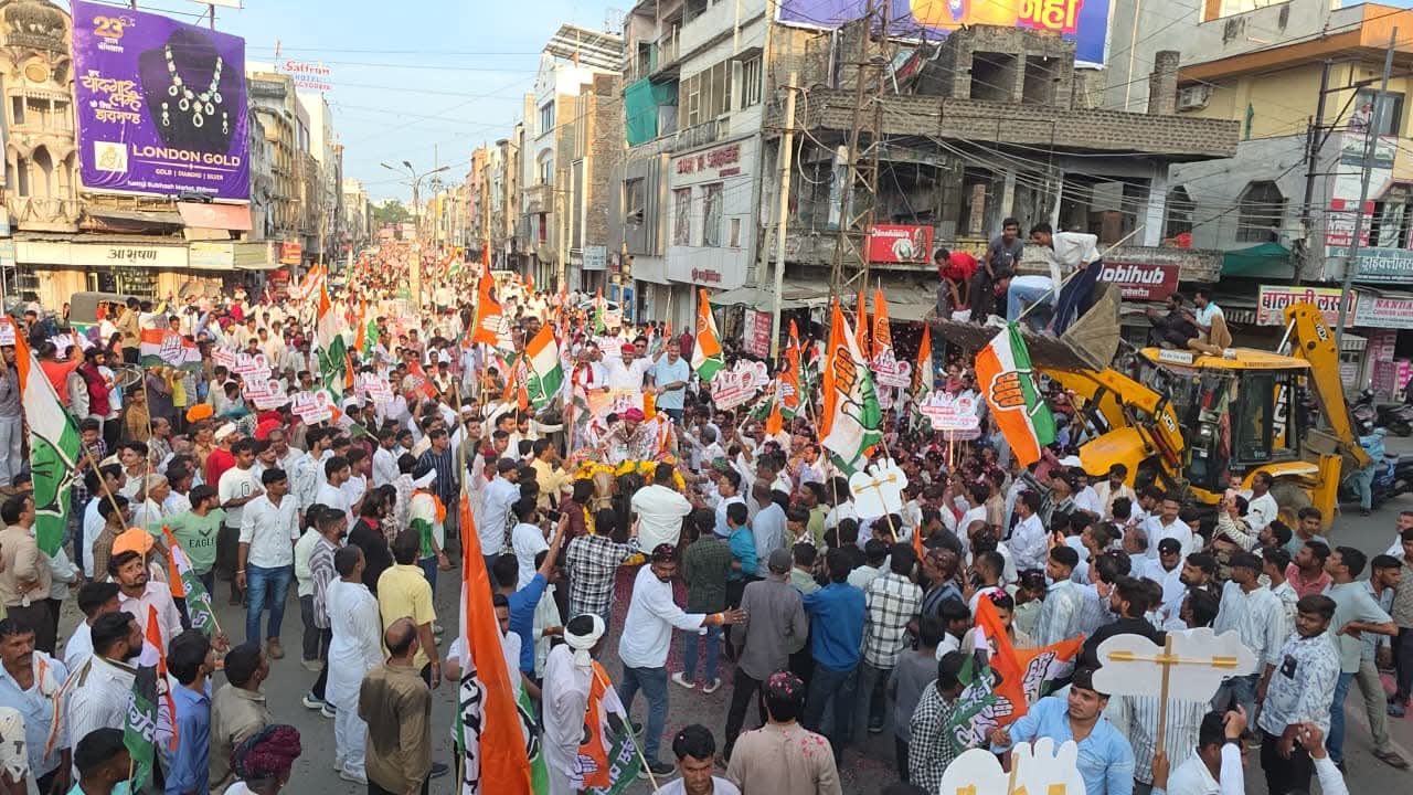 भीलवाड़ा: फसल खराबे और जन समस्याओं को लेकर किसानों का आंदोलन तेज़, कलेक्ट्रेट पर उमड़ा जनसैलाब