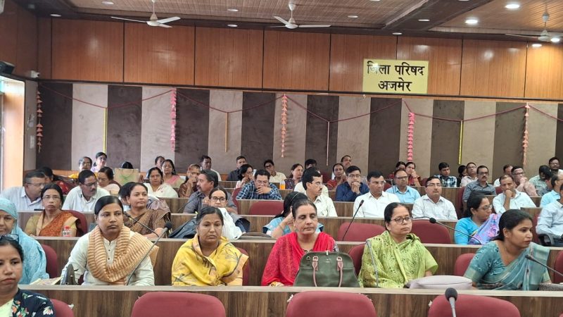 मुख्य निर्वाचन अधिकारी, राजस्थान जयपुर के निर्देशानुसार आज जिला परिषद सभागार, अजमेर में स्कूल निर्वाचन साक्षरता क्लब (स्कूल इलेक्टोरल लिटरेसी क्लब- ईएलसी) से संबंधित अभिमुखीकरण प्रशिक्षण कार्यशाला का आयोजन किया गया। इस अवसर पर