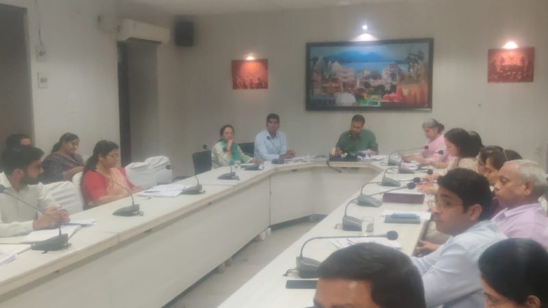 फ्लैगशिप योजनाओं की प्रगति और जनशिकायतों के निस्तारण की हुई विभागवार समीक्षा