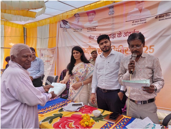 ग्रामीण सेवा शिविर कैरोट,स्वामित्व योजना के तहत मौके पर मिला पट्टा