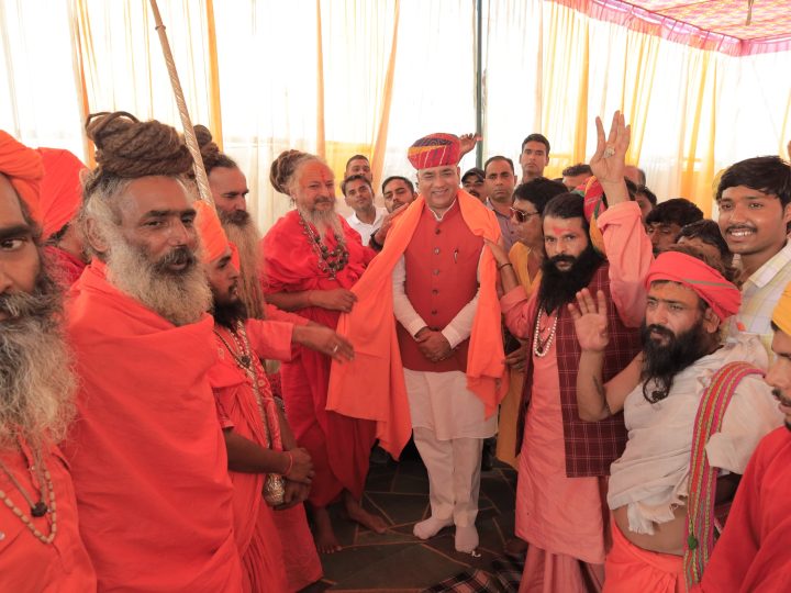 पुष्कर मेले में जल संसाधन मंत्री सुरेश सिंह रावत ने ली व्यवस्थाओं की व्यापक समीक्षा पशुपालको, पर्यटकों और व्यापारियों ने की मंत्री  रावत के प्रयासों की भूरि-भूरि प्रशंसा