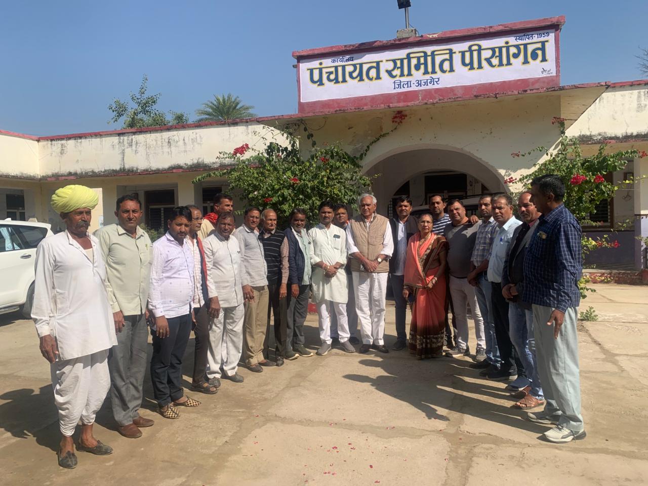 पूर्व केंद्रीय मंत्री एवं किसान आयोग के अध्यक्ष, कैबिनेट मंत्री श्री सी.आर. चौधरी ज का पंचायत समिति कार्यालय,मे प्रधान दिनेश नायक के नेतृत्व मे पीसांगन आगमन पर स्वागत अभिनन्दन किया गया।