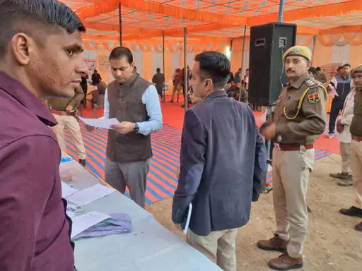 जिला कलेक्टर ने ढसूक गांव में सुनी जन समस्याएं:अतिक्रमण के मुद्दे पर अधिकारियों को दिए शीघ्र निस्तारण के निर्देश