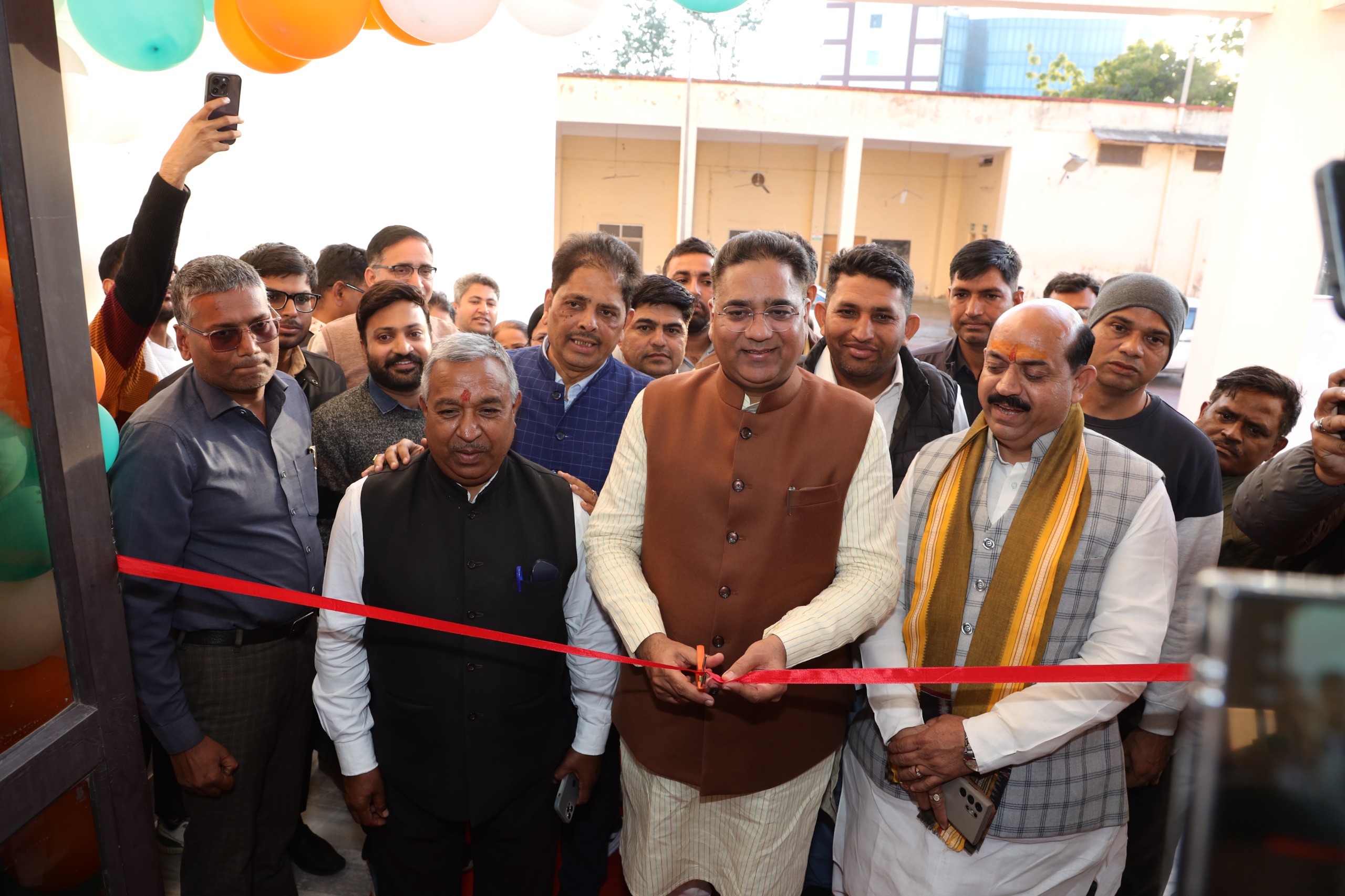 राज्य सरकार की द्वितीय वर्षगांठजल संसाधन मंत्री सुरेश सिंह रावत ने जिला विकास प्रदर्शनी का शुभारम्भ एवं जिला विकास पुस्तिका का किया विमोचनराज्य सरकार द्वारा दो वर्ष में किए गए ऐतिहासिक कार्यों एवं उपलब्धियों की विस्तार से दी जानकारी