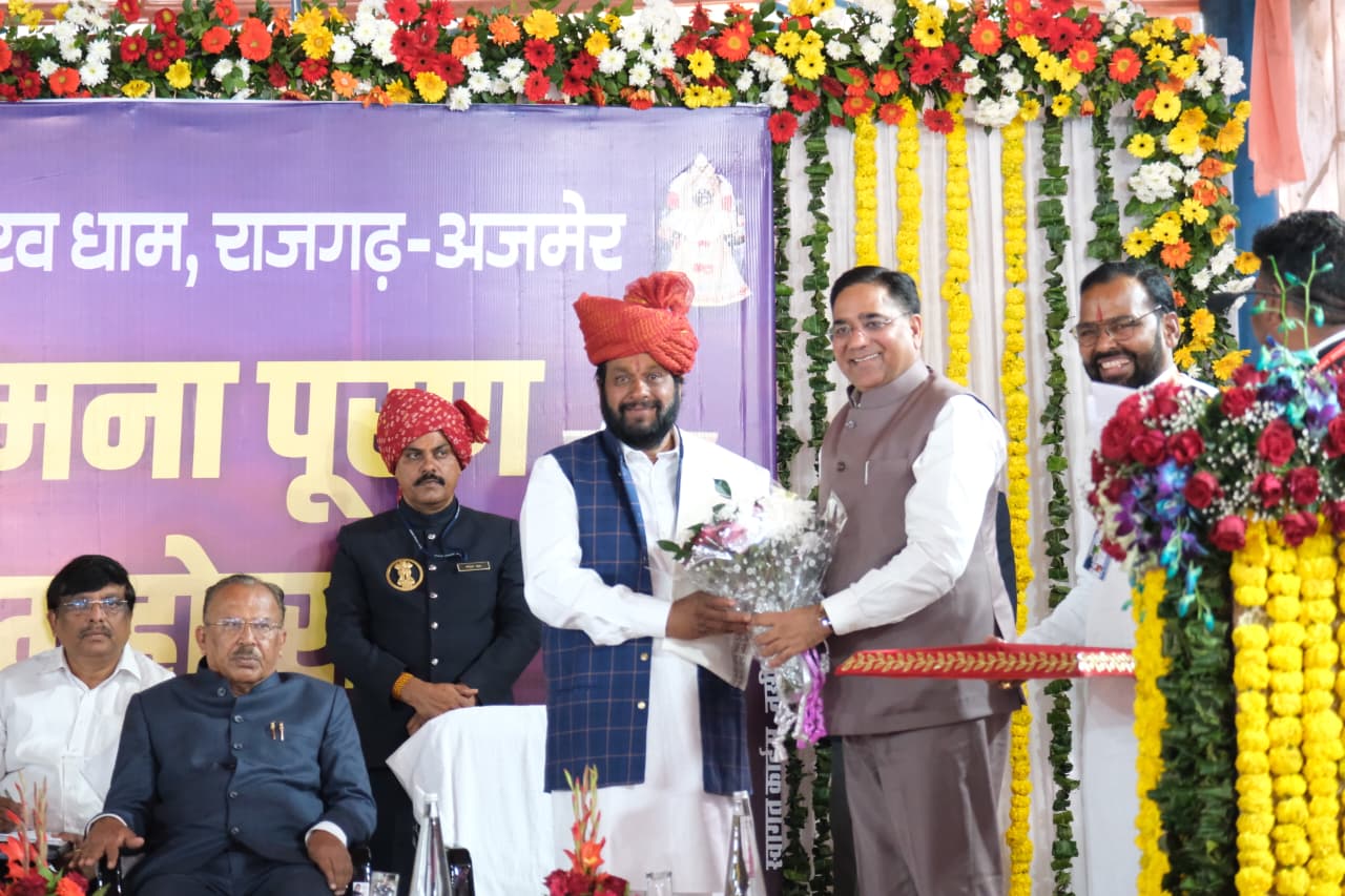 राजगढ़ भैरूधाम के ‘मनोकामना पूर्ण स्तंभ’ महोत्सव में उमड़ा आस्था का जनसैलाब; राज्यपाल श्री बागड़े, विधानसभा अध्यक्ष श्री देवनानी, केंद्रीय मंत्री श्री चौधरी और जल संसाधन मंत्री श्री रावत ने टेका मत्था