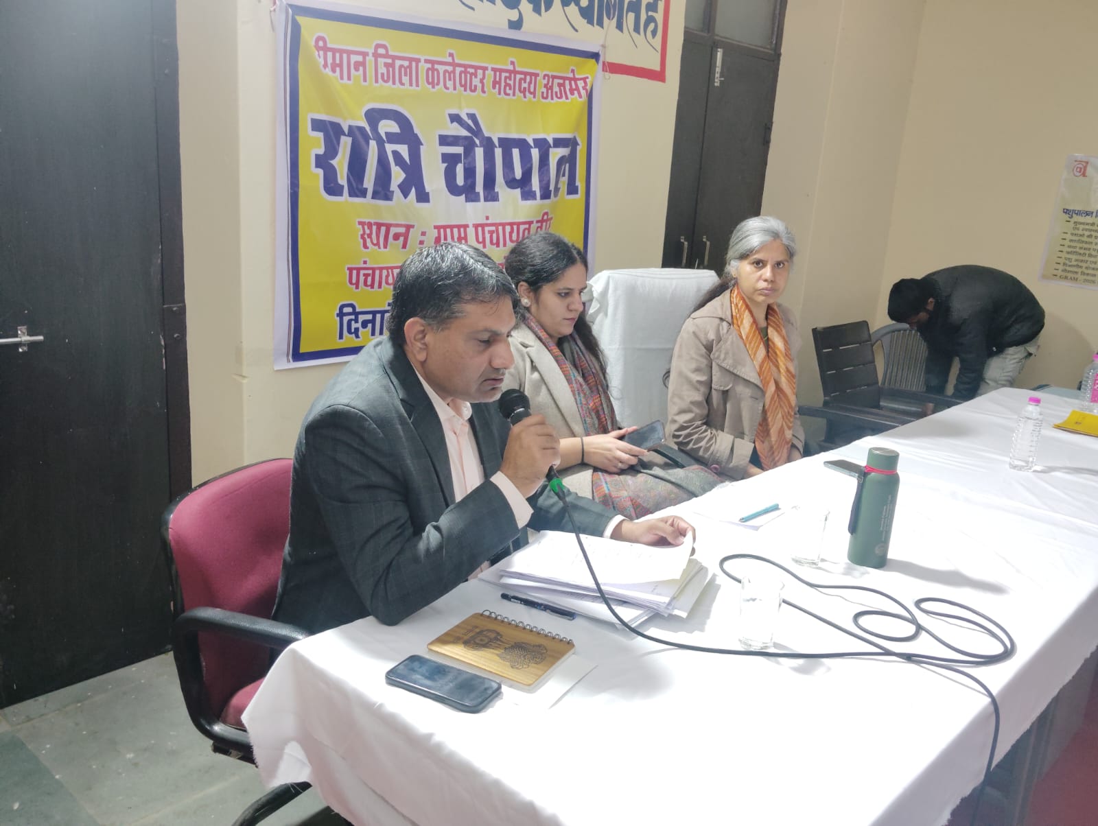 अतिरिक्त जिला कलक्टर ने ग्राम बीर में लगाई रात्रि चौपाल