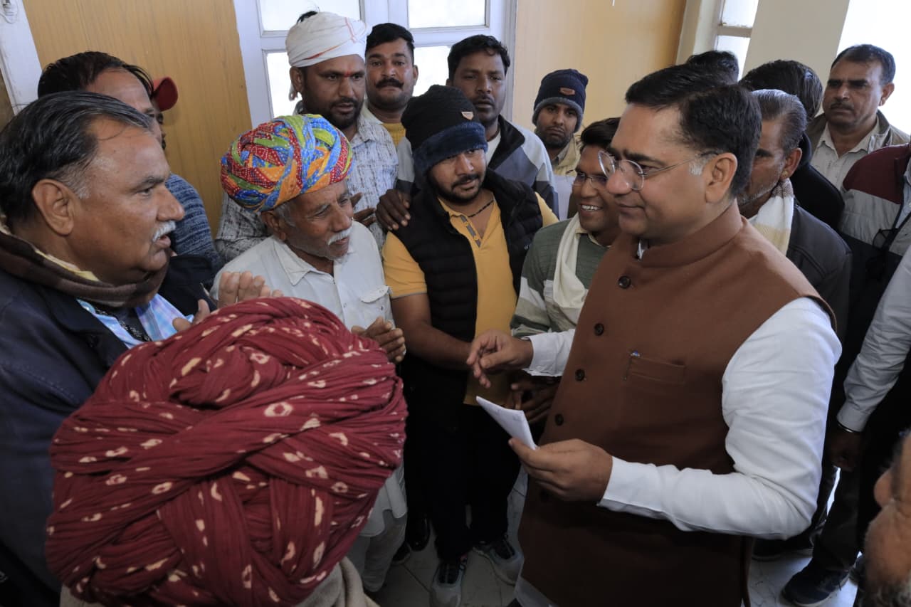 जनसुनवाई में मंत्री रावत ने दिखाई त्वरित समाधान की प्रतिबद्धता