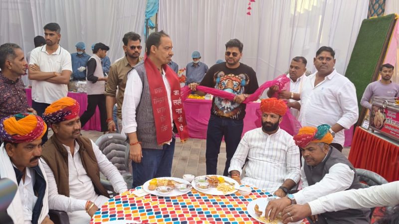 पीसांगन के पाराशर परिवार की बिटिया के विवाह समारोह आशीर्वाद पहुचें मंत्री, विधायक व अधिकारी,विकास अधिकारी संदेश पाराशर व भाजपा नेता शुभंम पाराशर ने किया अभिनंदन