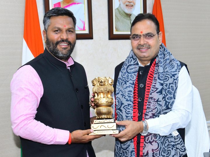 देवनारायण बोर्ड अध्यक्ष श्री ओमप्रकाश भड़ाना ने मुख्यमंत्री से भेंट कर बजट घोषणाओं पर जताया आभार, अति पिछड़े वर्ग के विकास के लिए मुख्यमंत्री और उप मुख्यमंत्री को सौंपा मांगपत्र