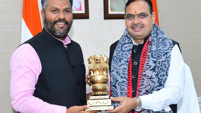 देवनारायण बोर्ड अध्यक्ष श्री ओमप्रकाश भड़ाना ने मुख्यमंत्री से भेंट कर बजट घोषणाओं पर जताया आभार, अति पिछड़े वर्ग के विकास के लिए मुख्यमंत्री और उप मुख्यमंत्री को सौंपा मांगपत्र