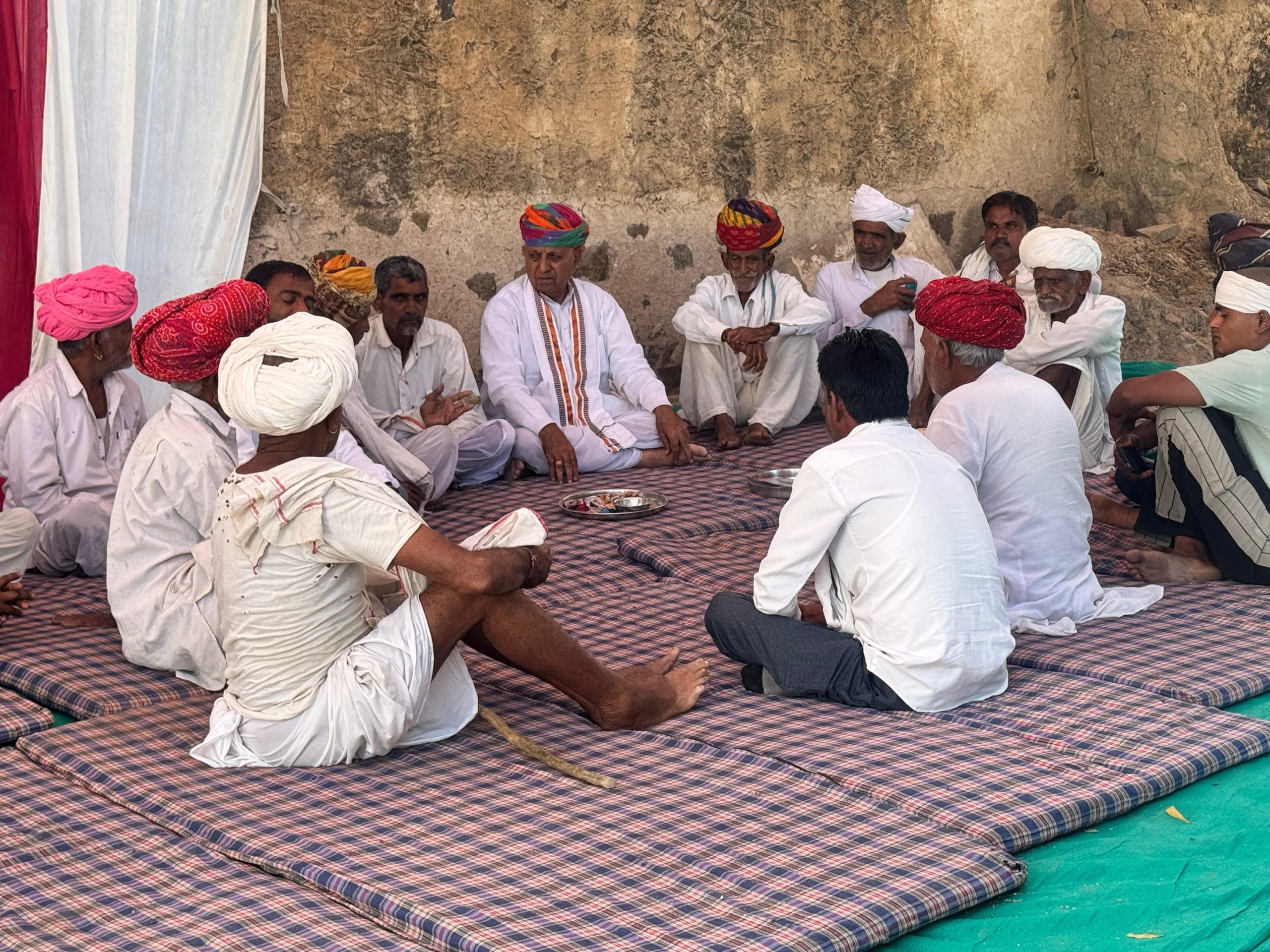 केंद्रीय मंत्री भागीरथ चौधरी अरांई क्षेत्र के दौरे पर, आमजन से मुलाकात और संवाद कर सुनी समस्याएं*