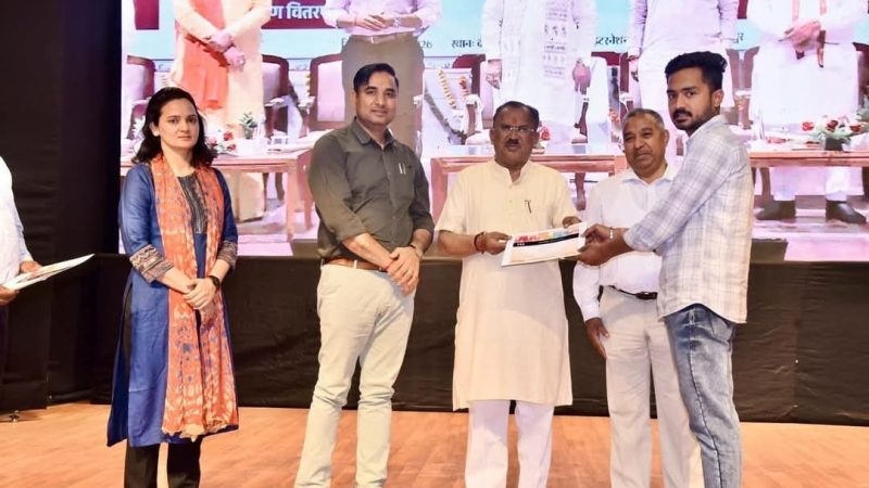 राजस्थान दिवस समारोह की श्रृंखला में मंगलवार को राजस्थान युवा शक्ति दिवस के अवसर पर जिला स्तरीय कार्यक्रम जवाहर रंगमंच में आयोजित किया गया। कार्यक्रम के दौरान जयपुर में मुख्यमंत्री भजनलाल शर्मा के मुख्य आतिथ्य में आयोजित राज्य स्तरीय समारोह का वीडियो कॉन्फ्रेंसिंग के माध्यम से सीधा प्रसारण दिखाया
