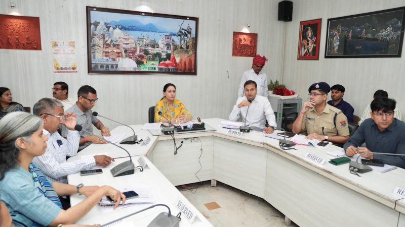 जिले की प्रभारी मंत्री एवं उप मुख्यमंत्री दिया कुमारी ने ली जिला स्तरीय समीक्षा बैठकबजट घोषणाओं, फ्लैगशिप योजनाओं एवं ग्रीष्मकालीन तैयारियों की समीक्षाधरातल पर दिखे विकास, अंतिम छोर तक पहुँचे लाभ – उप मुख्यमंत्री दिया कुमारी