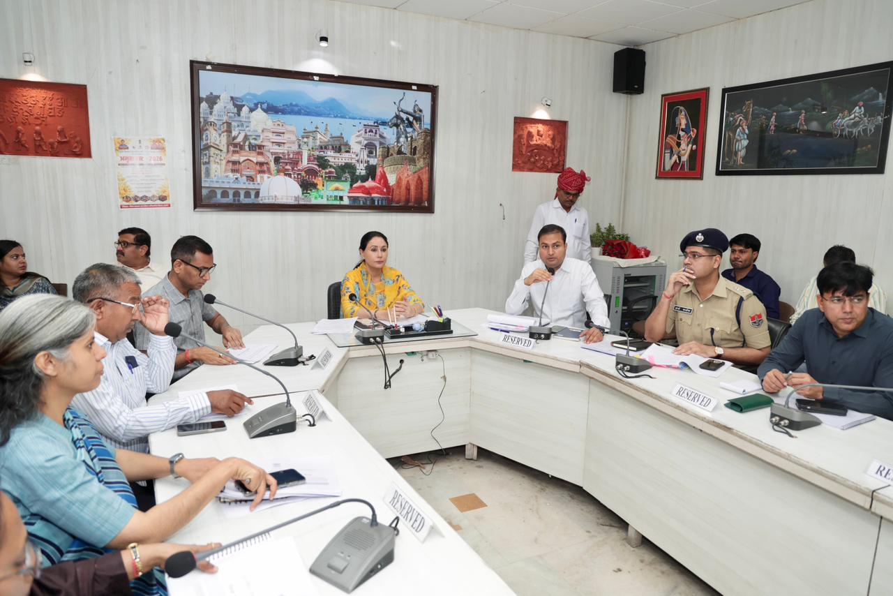 जिले की प्रभारी मंत्री एवं उप मुख्यमंत्री दिया कुमारी ने ली जिला स्तरीय समीक्षा बैठकबजट घोषणाओं, फ्लैगशिप योजनाओं एवं ग्रीष्मकालीन तैयारियों की समीक्षाधरातल पर दिखे विकास, अंतिम छोर तक पहुँचे लाभ – उप मुख्यमंत्री दिया कुमारी