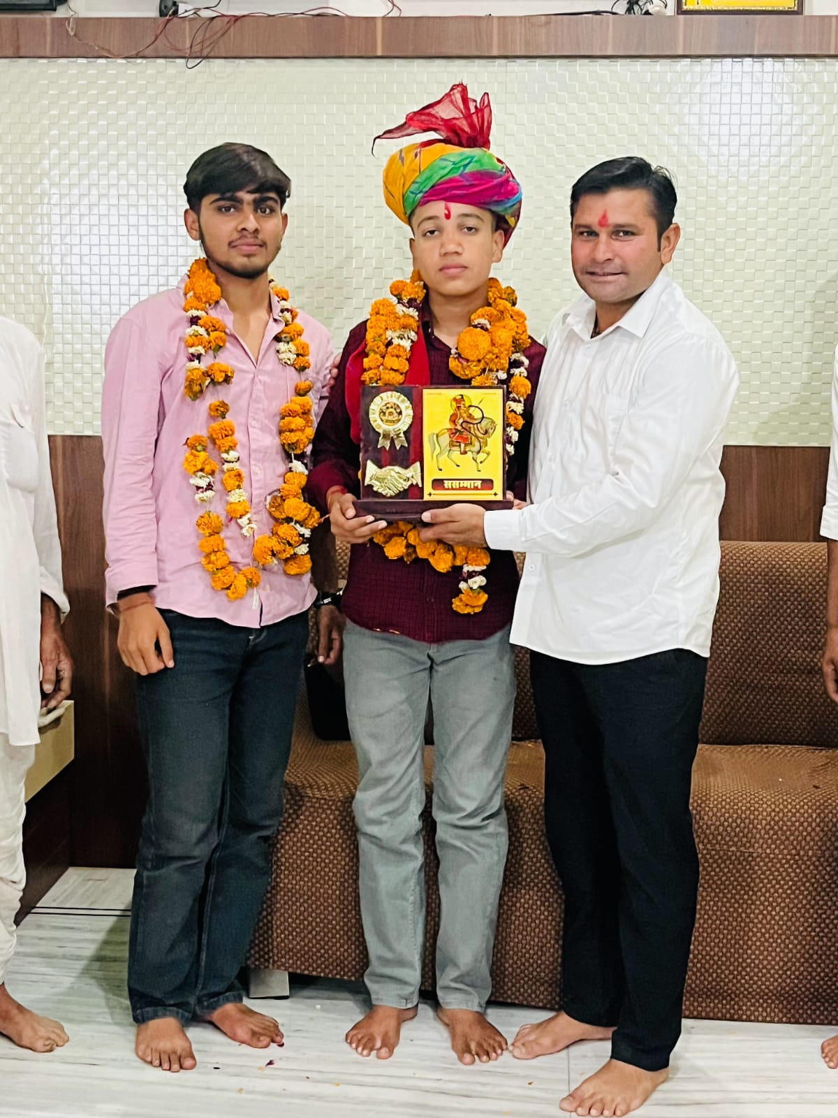 जिला सरपंच अध्य्क्ष हरिराम बाना ने किया भव्य स्वागत​ग्राम पंचायत खतौली के होनहार छात्र सुमित वैष्णव पुत्र ओमप्रकाश वैष्णव ने बोर्ड परीक्षा में 99.17% अंक प्राप्त कर प्रदेश स्तर पर नाम किया रोशन
