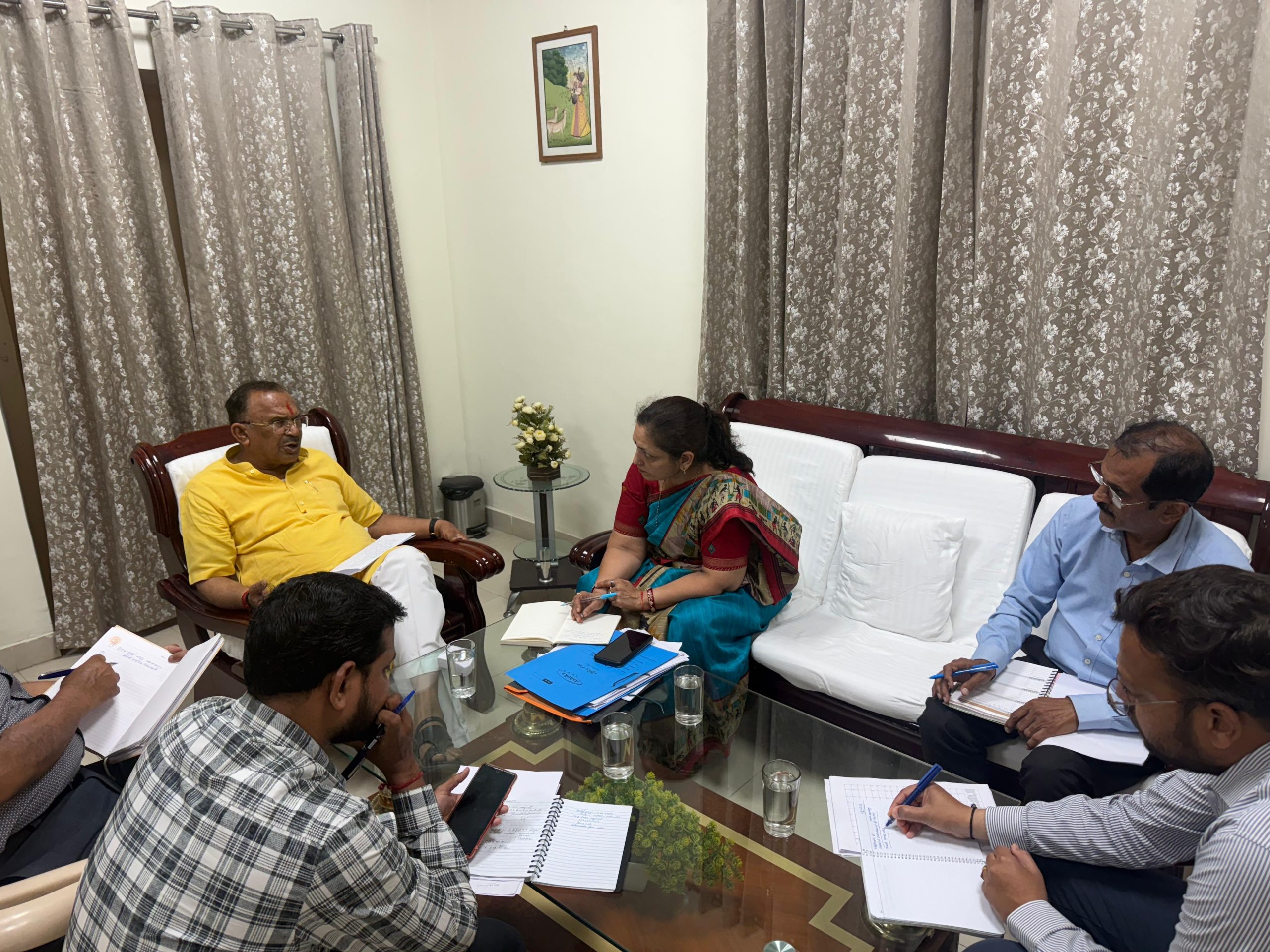 अजमेर के शैक्षिक इतिहास में जल्द नया अध्याय जुड़ने जा रहा है हाथीखेड़ा क्षेत्र में 30 एकड़ क्षेत्र में 20 करोड़ रूपए की लागत से बालिका सैनिक स्कूल बनेगा। इसके वर्क ऑर्डर शीघ्र जारी होंगे। इसके साथ ही ही सुंदर विलास स्थित मॉडल बालिका स्कूल को सावित्री बालिका प्राथमिक विद्यालय भवन में शिफ्ट किया जाएगा