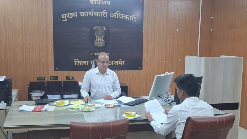 अजमेर संभागीय आयुक्त शक्ति सिह राठौड पहुचें जिला परिषद