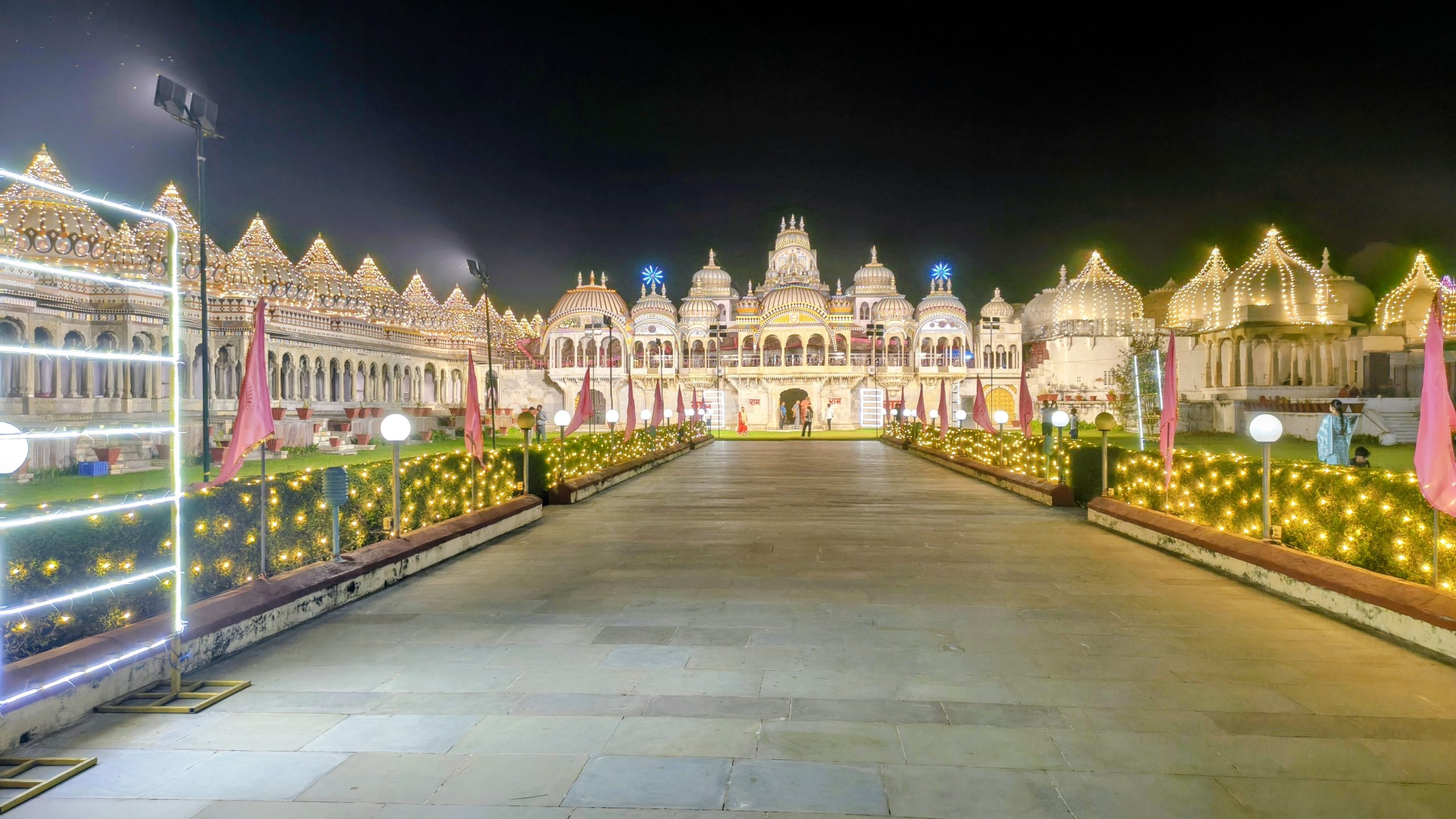 गाजेबाजो के साथ आचार्य पहुंचे जागरण में