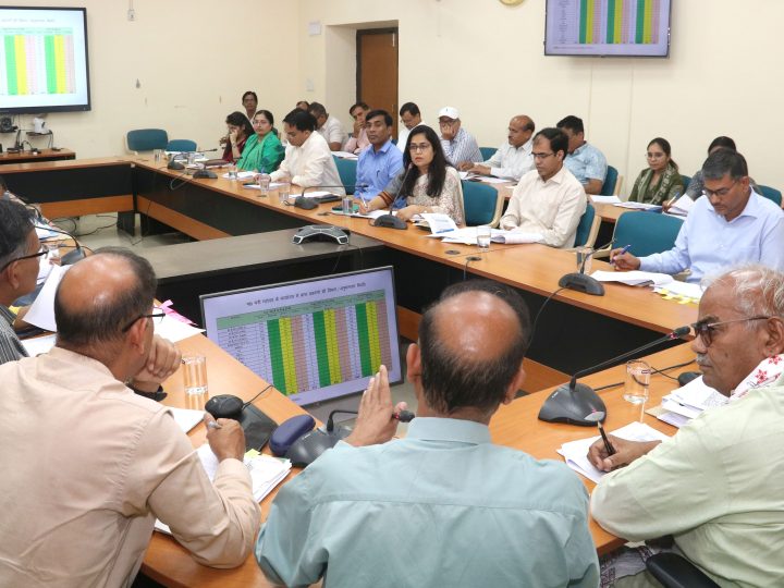 पंचायती राज मंत्री द्वारा प्रकरणों की समीक्षा, 15 दिन में निस्तारण के निर्देश