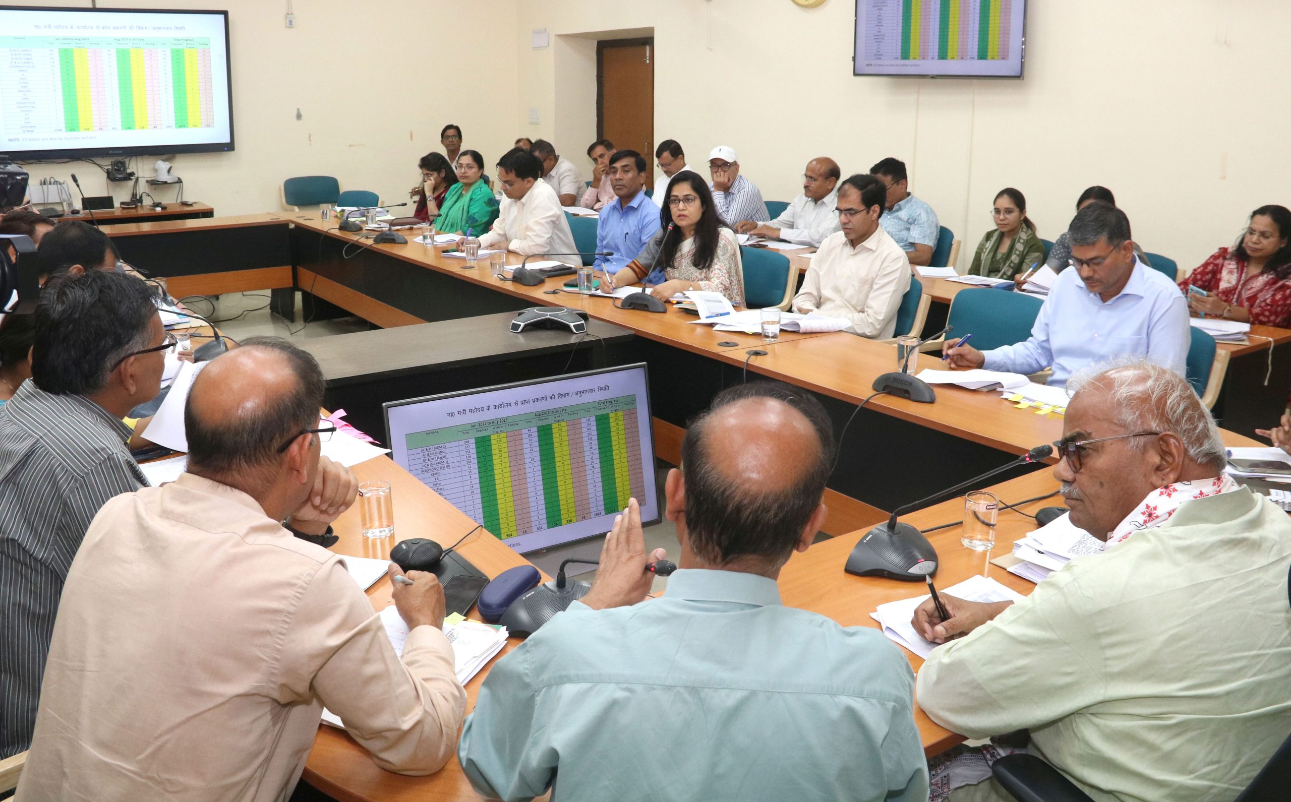 पंचायती राज मंत्री द्वारा प्रकरणों की समीक्षा, 15 दिन में निस्तारण के निर्देश