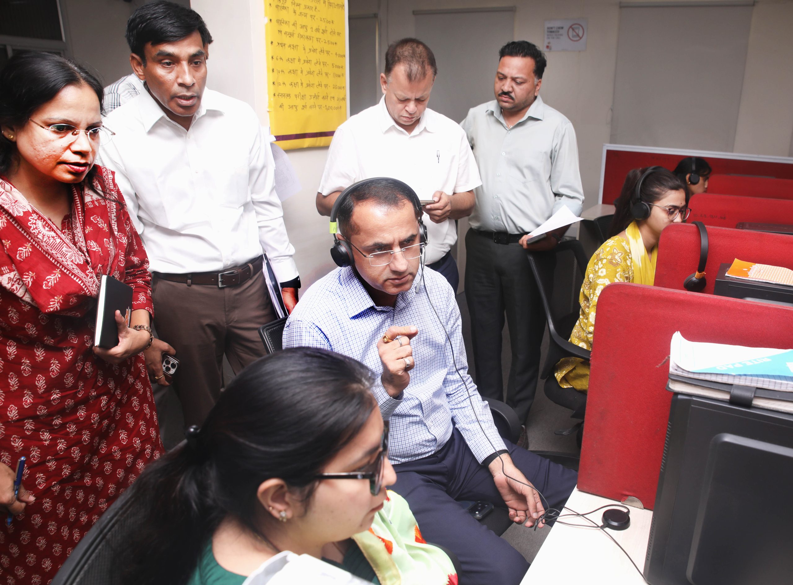 पंचायती राज विभाग के शासन सचिव ने राजस्थान संपर्क हेल्पलाइन कंट्रोल रूम का किया निरीक्षण-लापरवाही की शिकायत पर दो ग्राम विकास अधिकारियों को 17 सीसीए की चार्जशीट जारी करने के निर्देश’