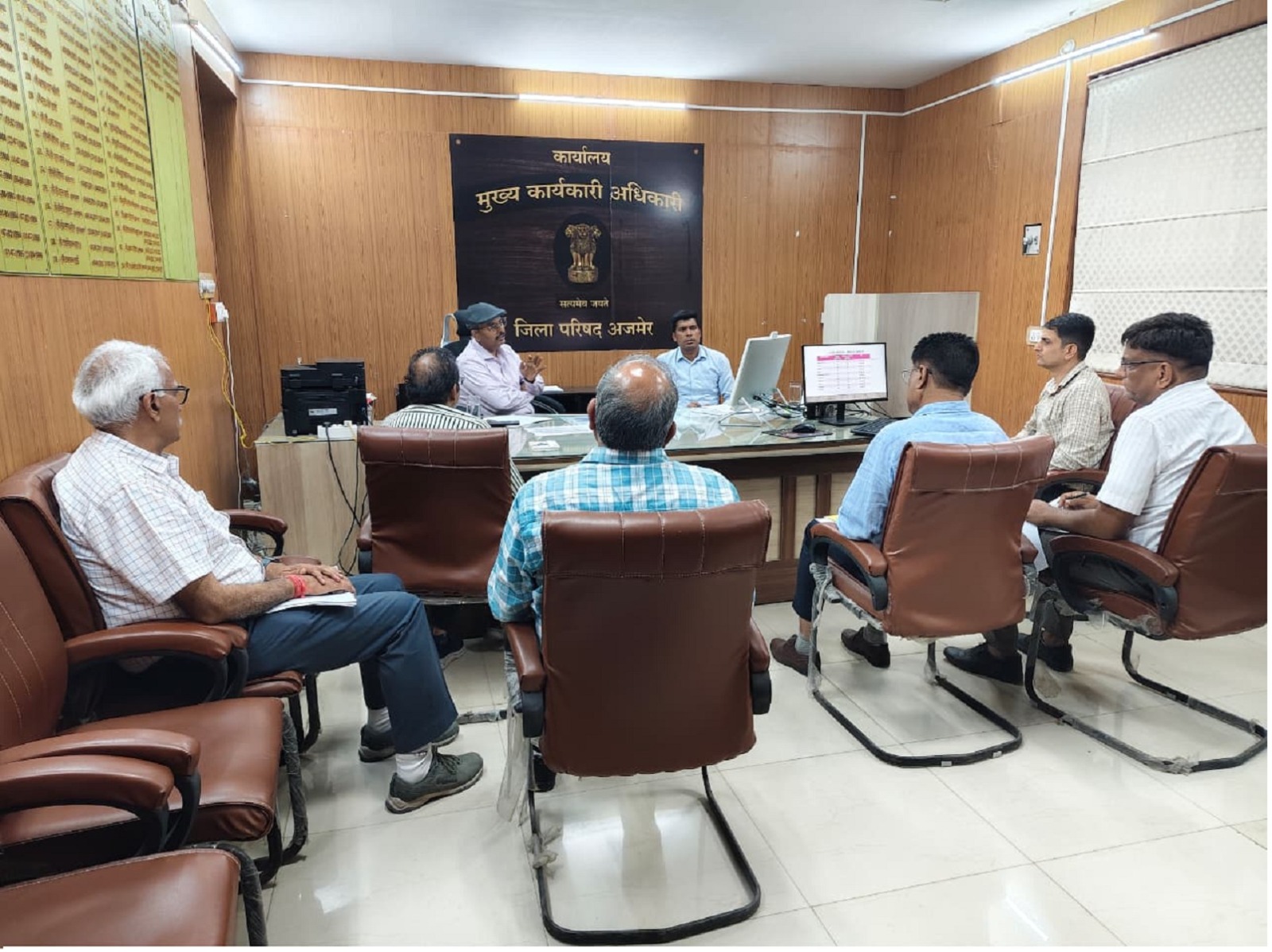 ग्रामीण विकास विभाग शासन सचिव ने जिला परिषद में ली योजनाओं की समीक्षा बैठक