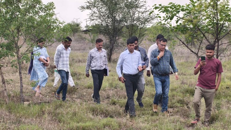 आईएएस राम प्रकाश ने किया विकास कार्यों और सफाई व्यवस्था का निरीक्षण, मुख्यमंत्री जल स्वलाम्बंन कार्यो व जल ग्रहण कार्यो का किया निरक्षण