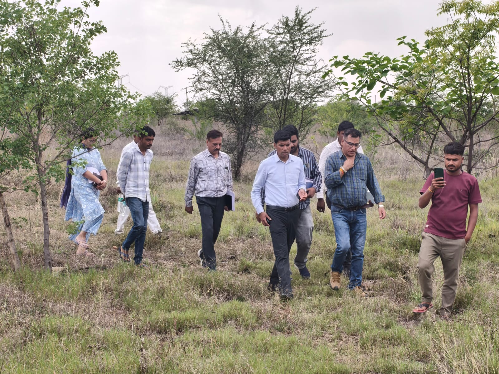 आईएएस राम प्रकाश ने किया विकास कार्यों और सफाई व्यवस्था का निरीक्षण, मुख्यमंत्री जल स्वलाम्बंन कार्यो व जल ग्रहण कार्यो का किया निरक्षण