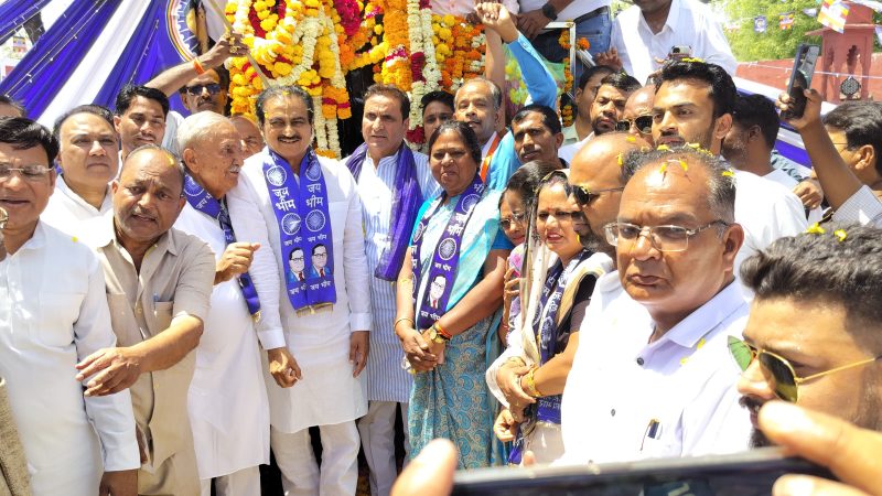 भारत रत्न डॉ. भीमराव अंबेडकर जी की जयंती पर अजमेर शहर जिला कांग्रेस कमेटी के अध्यक्ष डां राजकुमार जयपाल, पूर्व आरडीटीसी अध्यक्ष धर्मेंद्र राठौड़ व कांग्रेस दक्षिण