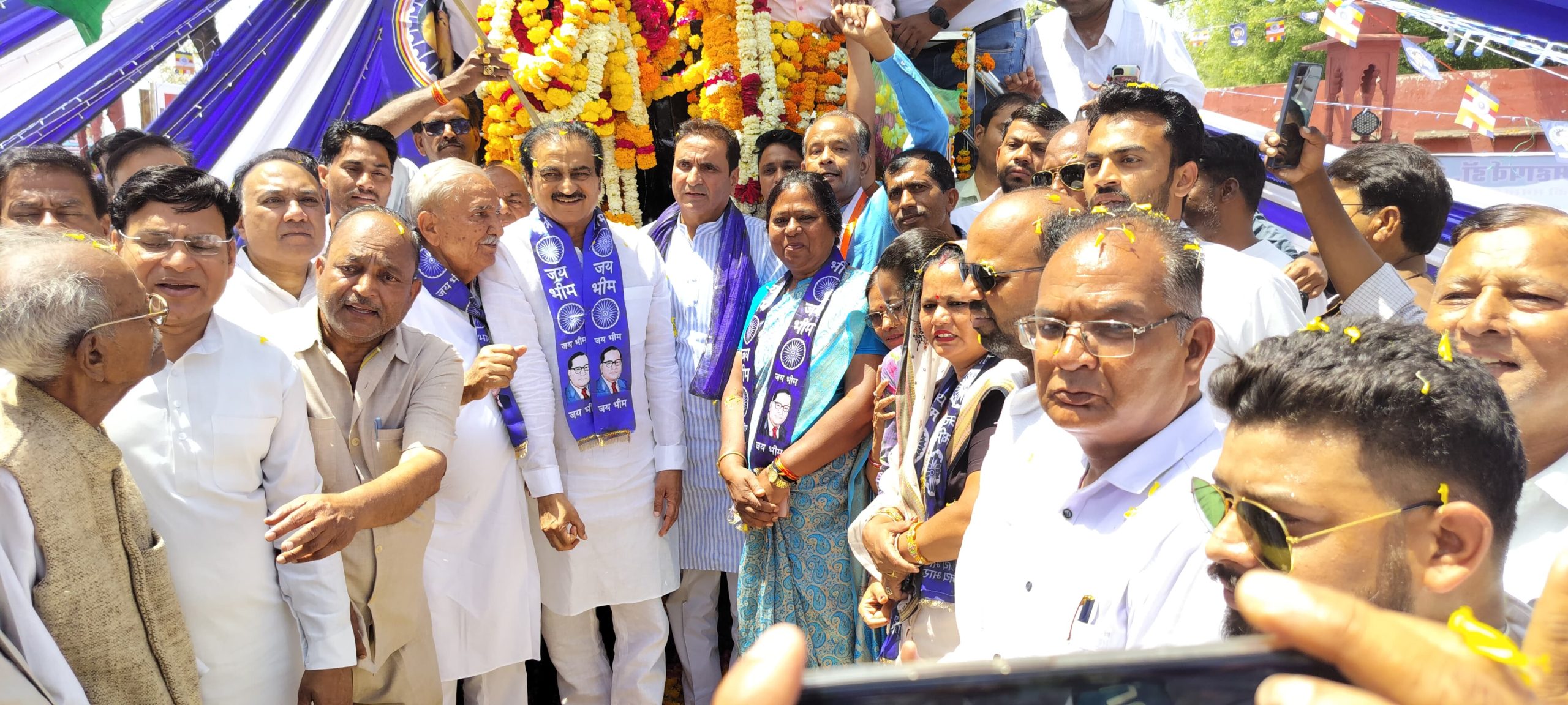 भारत रत्न डॉ. भीमराव अंबेडकर जी की जयंती पर अजमेर शहर जिला कांग्रेस कमेटी के अध्यक्ष डां राजकुमार जयपाल, पूर्व आरडीटीसी अध्यक्ष धर्मेंद्र राठौड़ व कांग्रेस दक्षिण