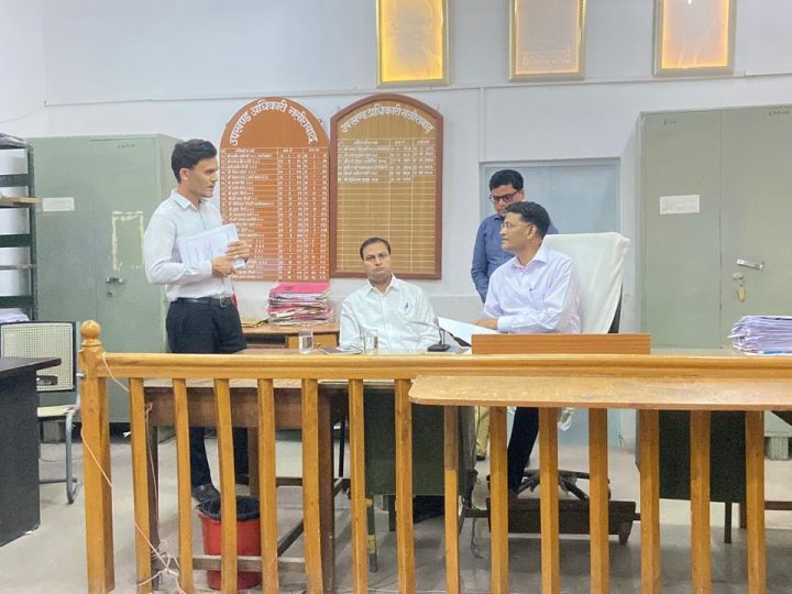 राजस्व एवं उपनिवेशन विभाग के प्रमुख शासन सचिव टी. रविकांत ने बुधवार को अजमेर जिले के विभिन्न राजस्व कार्यालयों का निरीक्षण कर व्यवस्थाओं का जायजा लिया
