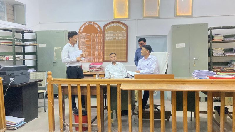 राजस्व एवं उपनिवेशन विभाग के प्रमुख शासन सचिव टी. रविकांत ने बुधवार को अजमेर जिले के विभिन्न राजस्व कार्यालयों का निरीक्षण कर व्यवस्थाओं का जायजा लिया