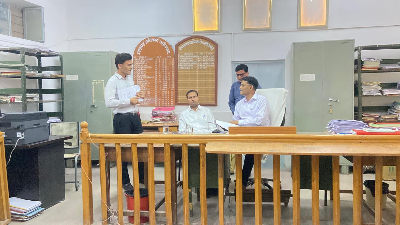 राजस्व एवं उपनिवेशन विभाग के प्रमुख शासन सचिव टी. रविकांत ने बुधवार को अजमेर जिले के विभिन्न राजस्व कार्यालयों का निरीक्षण कर व्यवस्थाओं का जायजा लिया