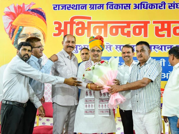 राजस्थान ग्राम विकास अधिकारी संघ ने मुख्यमंत्री आवास पर मुख्यमंत्री का किया अभिनंदन l