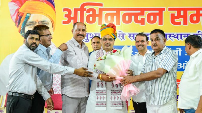 राजस्थान ग्राम विकास अधिकारी संघ ने मुख्यमंत्री आवास पर मुख्यमंत्री का किया अभिनंदन l